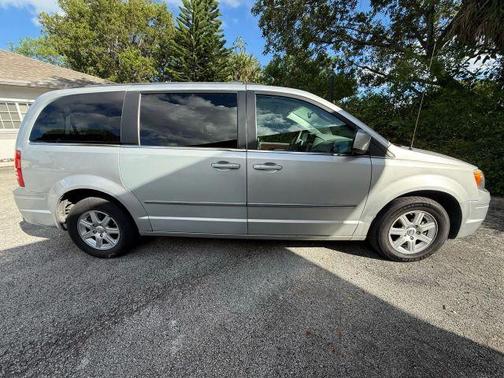 2010 Chrysler Town & Country Touring