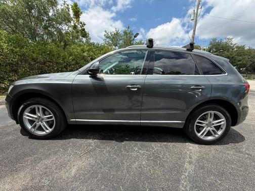 Daytona Gray Pearl Effect 2017 Audi Q5 2.0T Premium