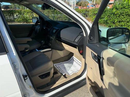 2013 Land Rover LR2 Base