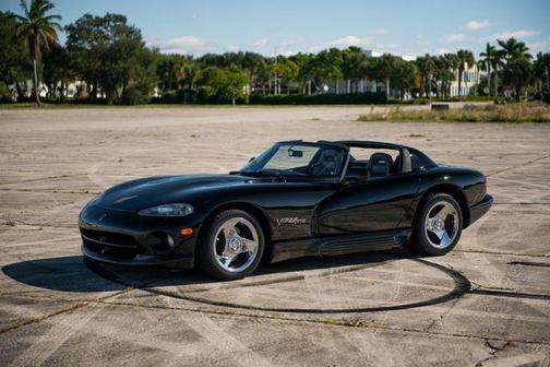Photo 4 of 32 of 1994 Dodge Viper RT-10