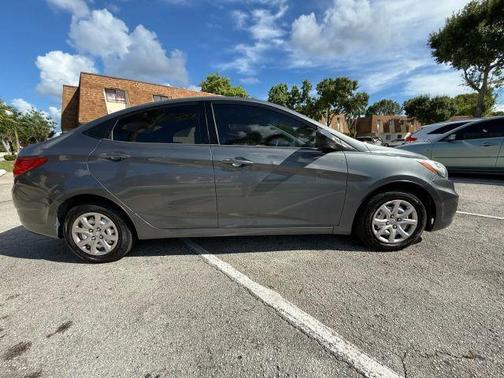 2012 Hyundai Accent GLS