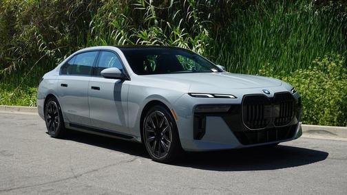 2025 BMW 740 i