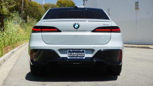 2025 BMW 740 i