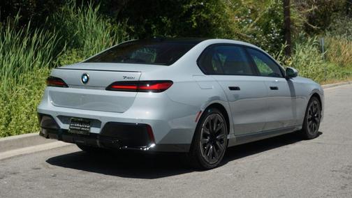 2025 BMW 740 i