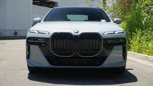 2025 BMW 740 i