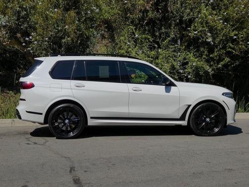 2021 BMW X7 M50i