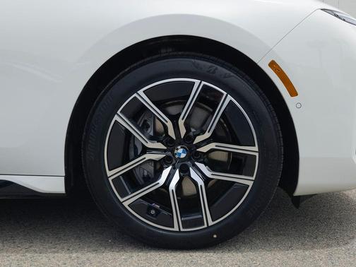 Alpine White 2026 BMW 740 i