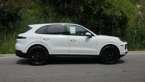 2025 Porsche Cayenne Base