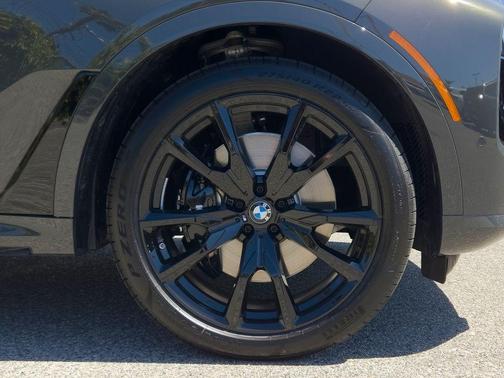 Gray Metallic 2026 BMW X7 xDrive40i