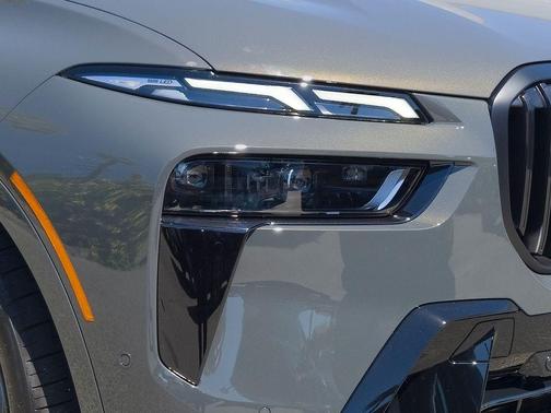 Gray Metallic 2026 BMW X7 xDrive40i