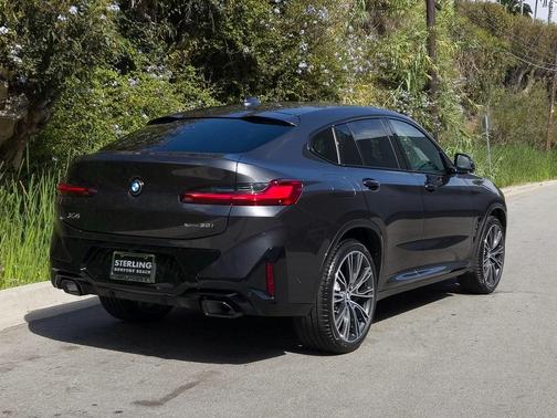 2025 BMW X4 xDrive30i