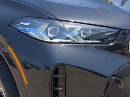Black Sapphire Metallic 2024 BMW X6 xDrive40i