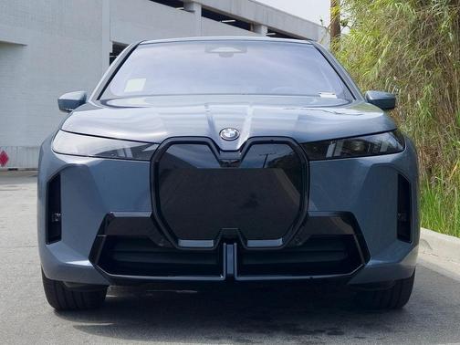 2026 BMW iX xDrive60