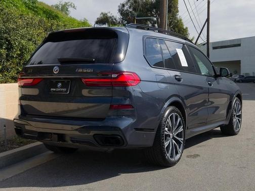 2022 BMW X7 M50i