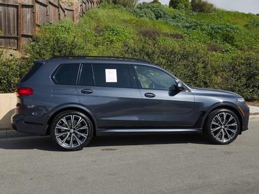 2022 BMW X7 M50i