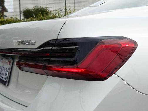 2022 BMW 745e xDrive