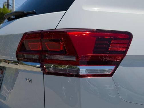 Pure White 2019 Volkswagen Atlas 3.6L SE