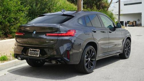 2025 BMW X4 xDrive30i