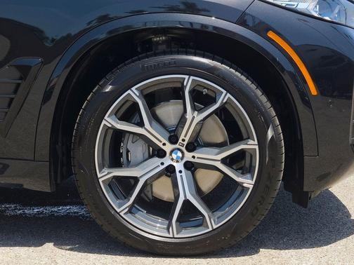 Black Sapphire Metallic 2026 BMW X5 PHEV xDrive50e
