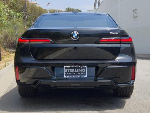 2025 BMW 740 i