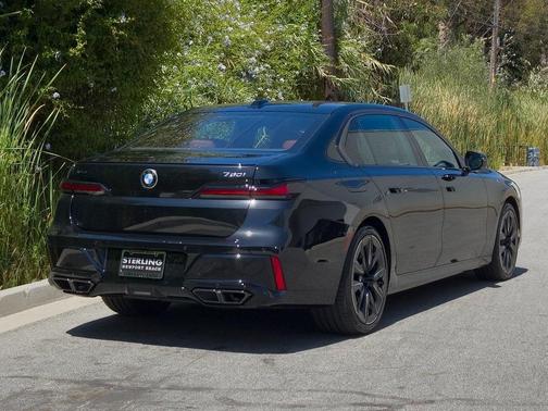 2025 BMW 760 760i xDrive
