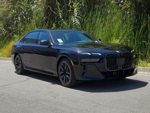 2025 BMW 740 i