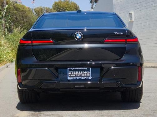 2025 BMW 740 i