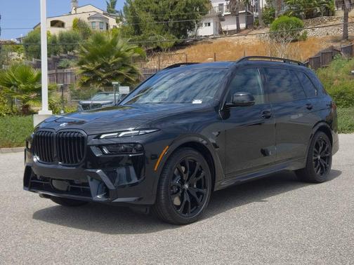 Black Sapphire Metallic 2026 BMW X7 xDrive40i