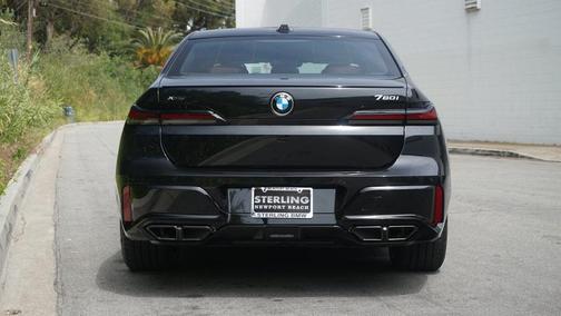2025 BMW 760 760i xDrive