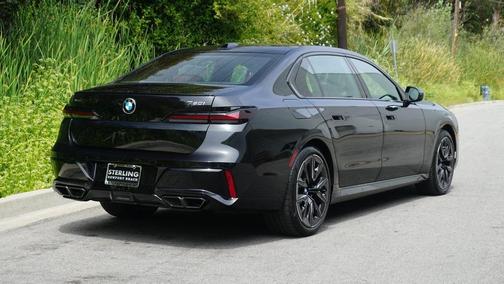 2025 BMW 760 760i xDrive