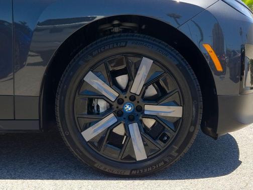 Dark Graphite Metallic 2024 BMW iX xDrive50