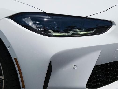 Alpine White 2023 BMW M4 Competition xDrive