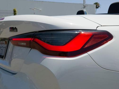 Alpine White 2023 BMW M4 Competition xDrive