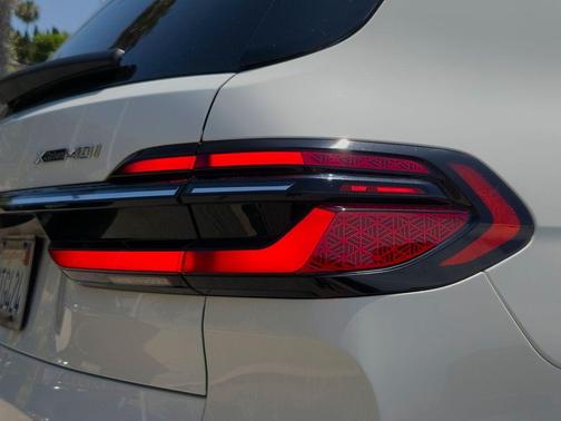 Alpine White 2024 BMW X7 xDrive40i