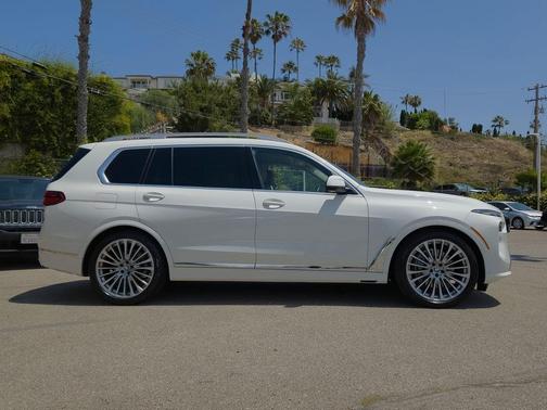 Alpine White 2024 BMW X7 xDrive40i
