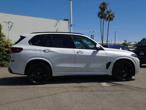 Mineral White Metallic 2024 BMW X5 xDrive40i