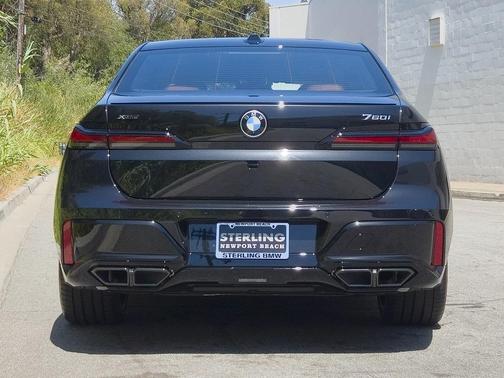 2025 BMW 760 760i xDrive
