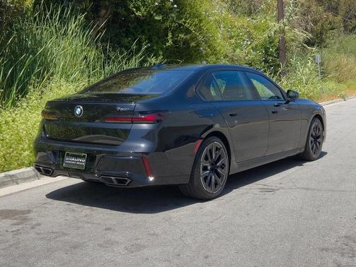 2025 BMW 760 760i xDrive