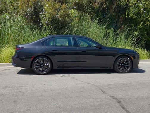 2025 BMW 760 760i xDrive