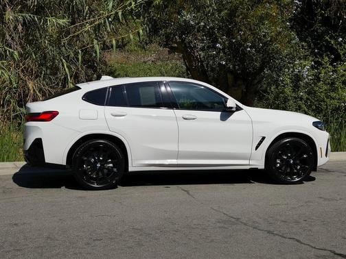 2024 BMW X4 xDrive30i