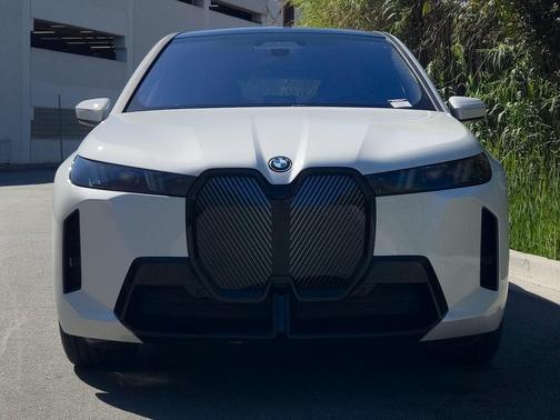 2026 BMW iX xDrive60