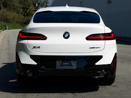 2025 BMW X4 xDrive30i