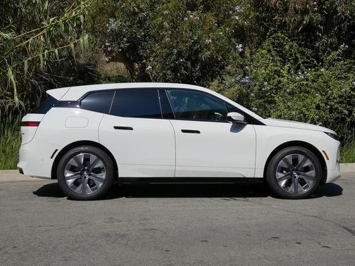 2026 BMW iX xDrive45
