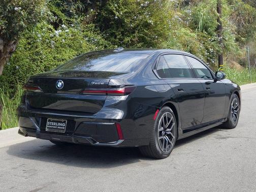 2026 BMW 750e xDrive