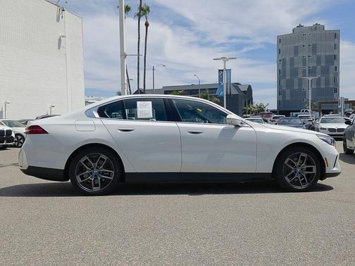Alpine White 2026 BMW i5 eDrive40