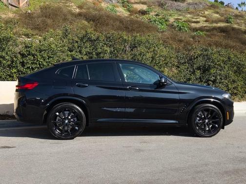 2023 BMW X4 xDrive30i