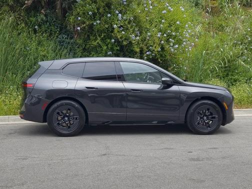 2026 BMW iX xDrive45