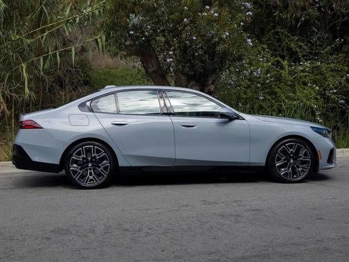 2025 BMW 530 i