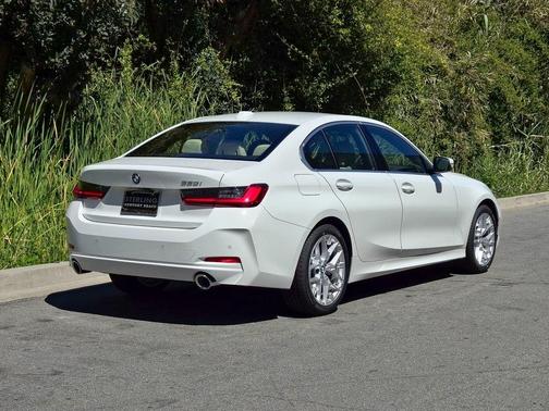 2025 BMW 330 i
