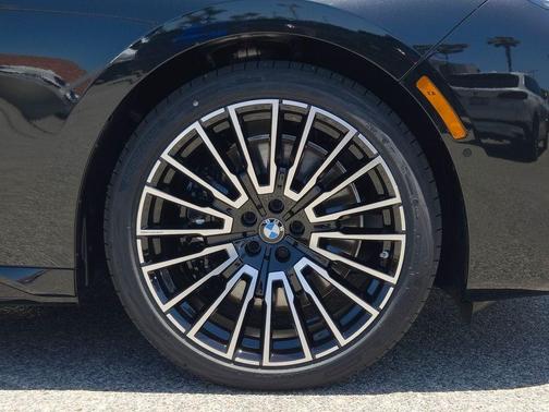 Black Sapphire Metallic 2026 BMW 740 i